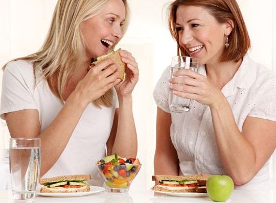 Tips Menjaga Pola Makan - Minum Air Sebelum Makan